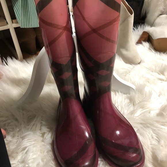 Burberry Rain Boots 💕 - Picture 2 of 6